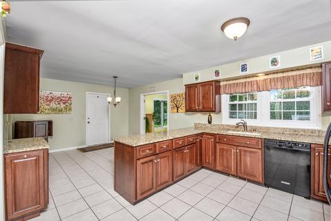 2327 Embden Ln, Wheaton, IL 60189 photo 5