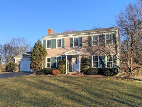 2327 Embden Ln, Wheaton, IL 60189 photo 1