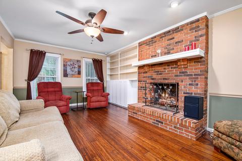 2327 Embden Ln, Wheaton, IL 60189 photo 3
