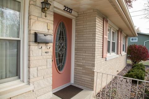2227 13th St, Peru, IL 61354 photo 2
