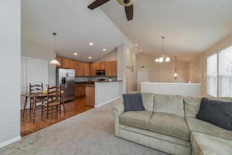 220 Devoe Dr, Oswego, IL 60543 photo 4