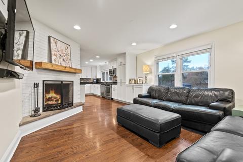 1118 Delles Rd, Wheaton, IL 60189 photo 9