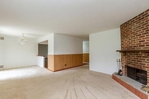 1690 Pierce Rd, Hoffman Estates, IL 60169 photo 10
