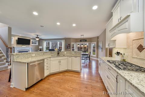 2064 Windham Cir, Wheaton, IL 60187 photo 2