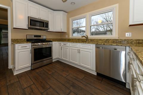 127 Berkshire Dr, Wheeling, IL 60090 photo 2