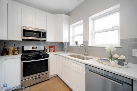832 E 44th St, Chicago, IL 60653 photo 8