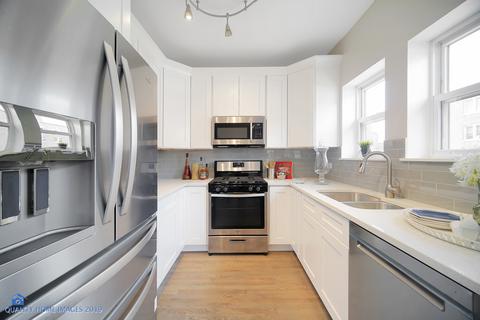 832 E 44th St, Chicago, IL 60653 photo 9