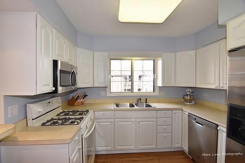 1655 Dover Ct #B, Wheaton, IL 60189 photo 12