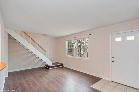 1204 Spur Ct, Wheeling, IL 60090 photo 2