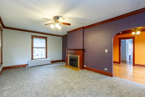56 Monroe St, Elgin, IL 60123 photo 4
