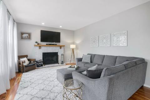 823 Adderly Ln, Gurnee, IL 60031 photo 9