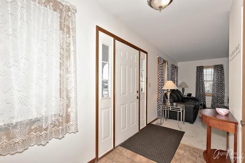 2075 Monday Dr, Elgin, IL 60123 photo 3