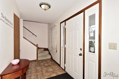 2075 Monday Dr, Elgin, IL 60123 photo 4