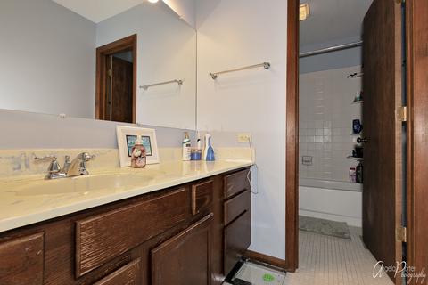 2075 Monday Dr, Elgin, IL 60123 photo 18