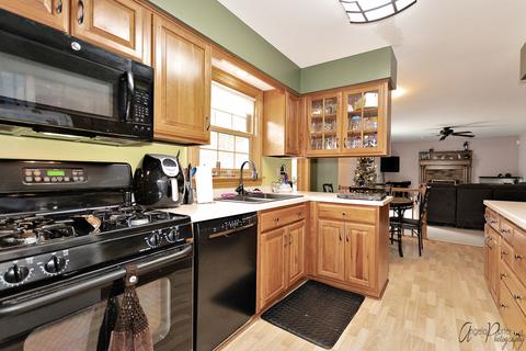 2075 Monday Dr, Elgin, IL 60123 photo 9