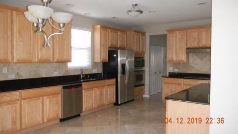 879 Forest Glen Ct, Bartlett, IL 60103 photo 4