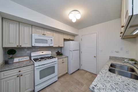 395 Gregory St, Aurora, IL 60504 photo 4