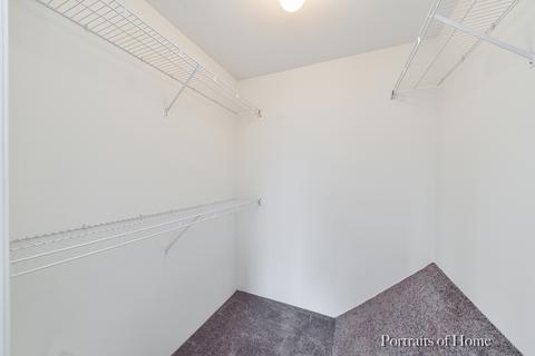 395 Gregory St, Aurora, IL 60504 photo 8
