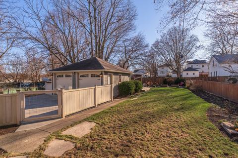 907 E Chestnut St, Bloomington, IL 61701 photo 37