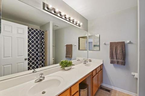 760 Eagle Brook Ln, Naperville, IL 60565 photo 9