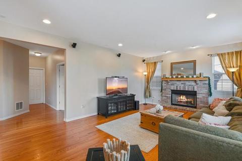 760 Eagle Brook Ln, Naperville, IL 60565 photo 12
