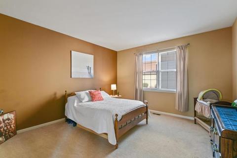 760 Eagle Brook Ln, Naperville, IL 60565 photo 13