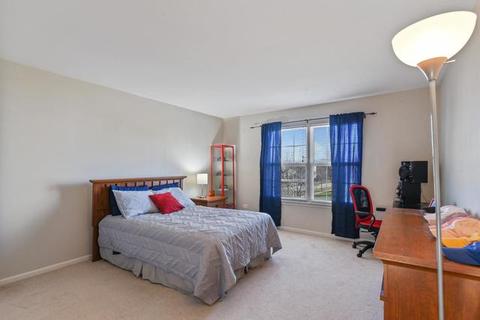 760 Eagle Brook Ln, Naperville, IL 60565 photo 8