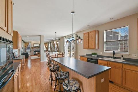760 Eagle Brook Ln, Naperville, IL 60565 photo 5