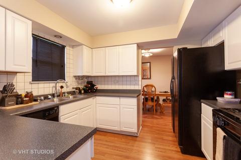 909 Fieldside Ln, Aurora, IL 60504 photo 4