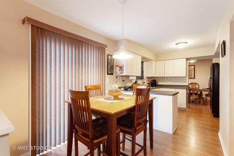 909 Fieldside Ln, Aurora, IL 60504 photo 6