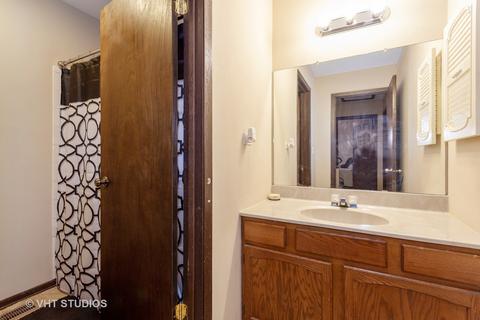 909 Fieldside Ln, Aurora, IL 60504 photo 13