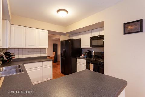 909 Fieldside Ln, Aurora, IL 60504 photo 5