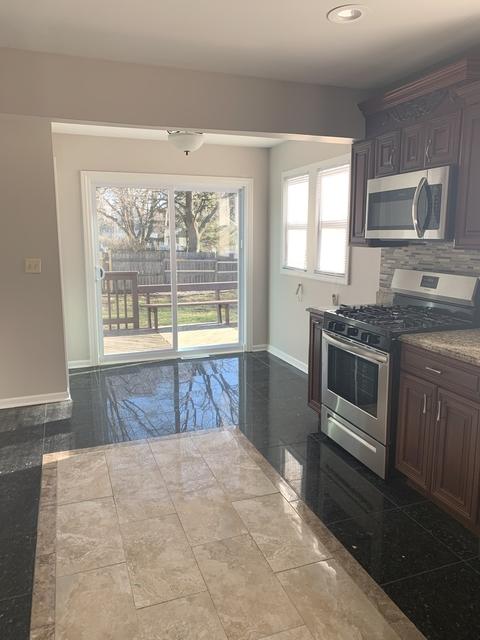 853 Saint John St, Elgin, IL 60120 photo 7