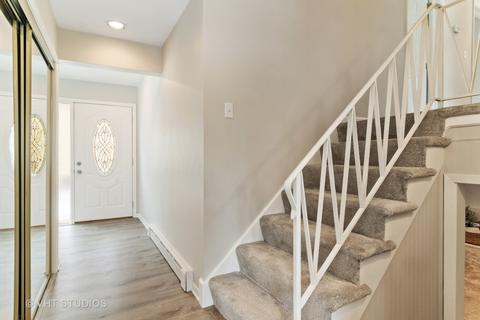 916 S Maple St, Mount Prospect, IL 60056 photo 3