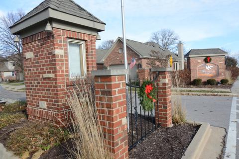 1232 Oakleaf Ct, Aurora, IL 60506 photo 4