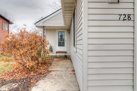 728 Higgins Rd, Champaign, IL 61822 photo 2