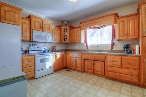 441 E Orleans St, Paxton, IL 60957 photo 18