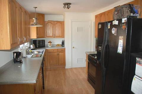 641 Yale Ct, Des Plaines, IL 60016 photo 2