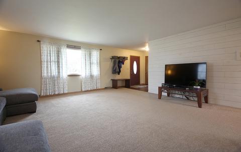 214 Valley View Dr, Seneca, IL 61360 photo 3