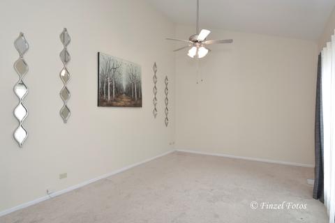 1745 Thorneapple Ln, Algonquin, IL 60102 photo 2