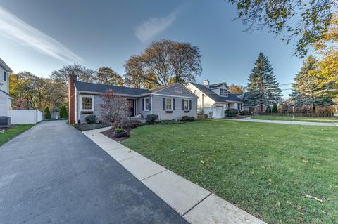 814 N Scott St, Wheaton, IL 60187 photo 2