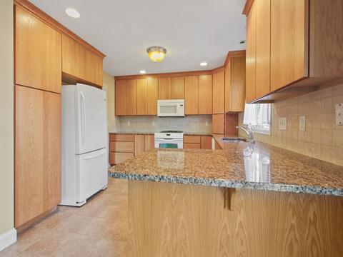 42 Pebblebrook Ct, Bloomington, IL 61705 photo 8