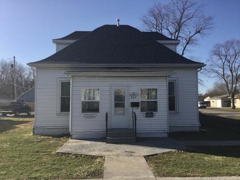 205 S Beech St, Arthur, IL 61911 photo 1