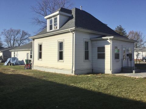 205 S Beech St, Arthur, IL 61911 photo 2