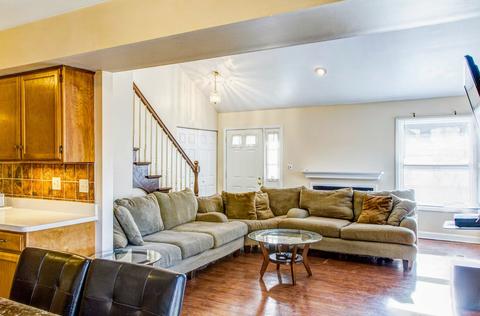 1935 Gresham Cir, Wheaton, IL 60189 photo 2