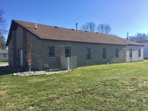 721 E Illinois St, Arthur, IL 61911 photo 4