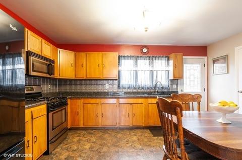 1015 Althoff Dr, Mchenry, IL 60051 photo 4