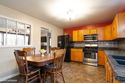1015 Althoff Dr, Mchenry, IL 60051 photo 3
