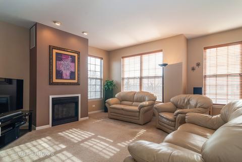 579 Declaration Ln, Aurora, IL 60502 photo 2