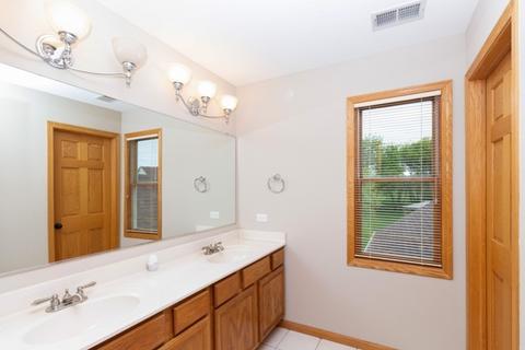 1500 Fox Path Ct, Hoffman Estates, IL 60192 photo 15